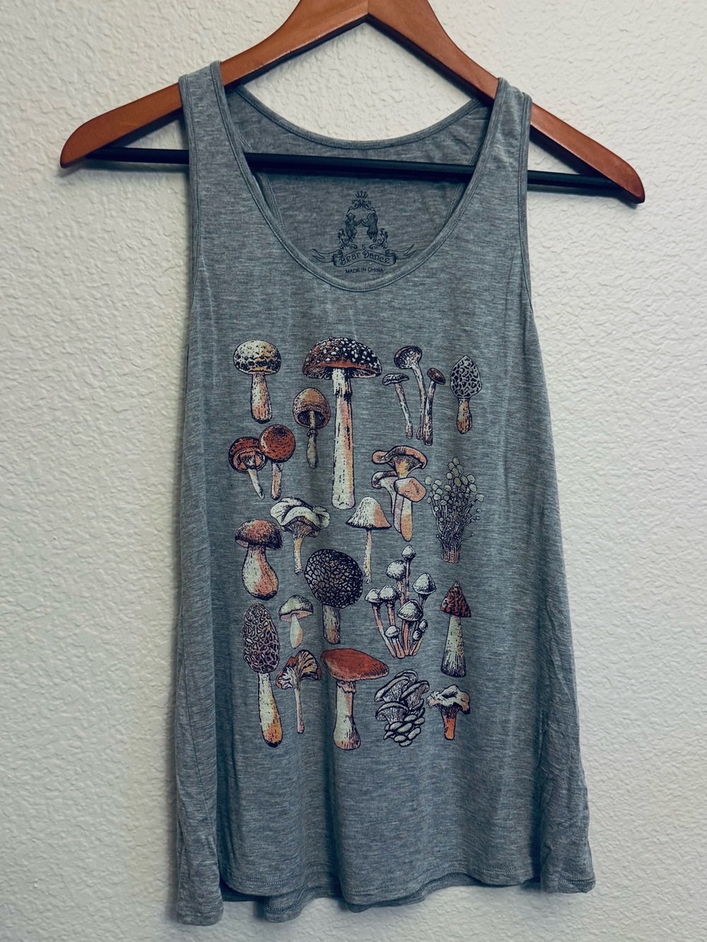 Bear Dance Gray Mushroom Graphic Tank Top S